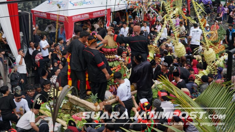 Kirab Tumpeng dan Karnaval Ke-191, Masyarakat Songgokerto Berharap Keberkahan