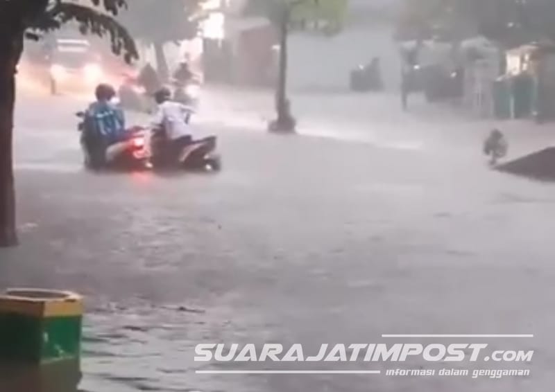 Diterpa Hujan Petir, Banyuwangi Banjir