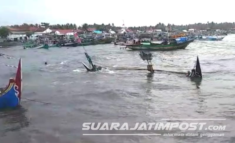 Diterjang Ombak dan Angin Kencang, Perahu Nelayan Situbondo Karam