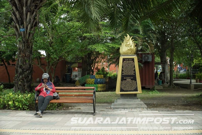 Salah satu titik lokasi Prasasti Tetenger - Alun-alun Kota Mojokerto, dibuat pada tahun 1838 dan dimanakan Alun-alun Wiraraja