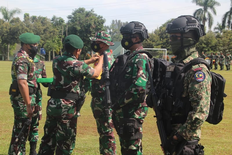 Latihan Bersama Prajurit Dua Negara Indonesia dengan Malaysia