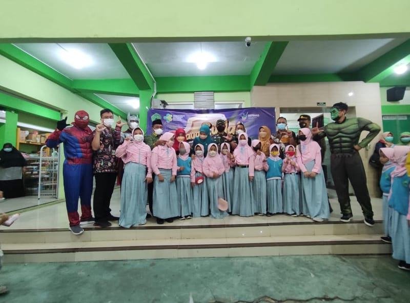 Superhero Muncul Pada Vaksinasi Covid-19 Anak di Kabupaten Gresik
