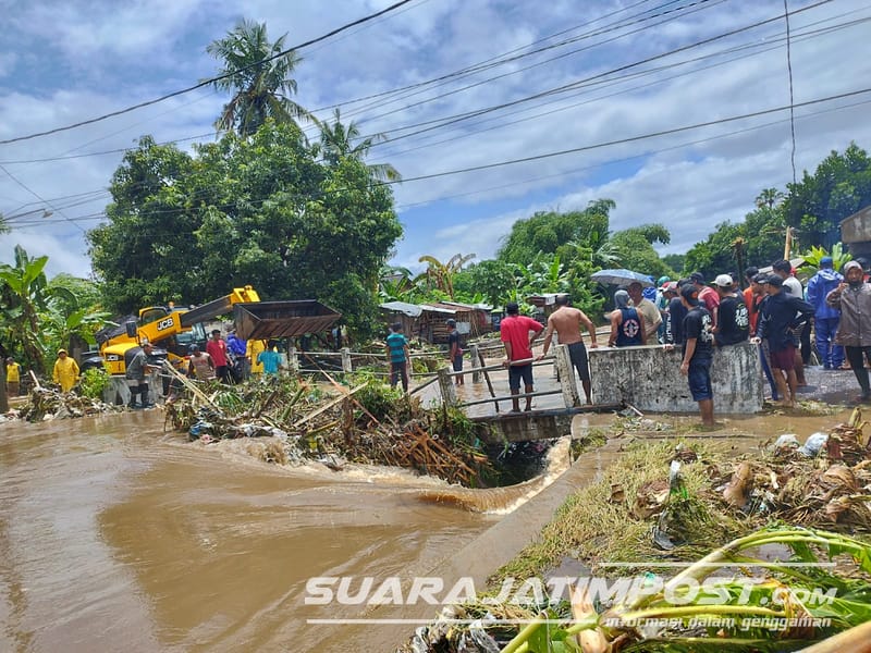 Sumbatan Sampah Jadi Pemicu Banjir di Banyuwangi