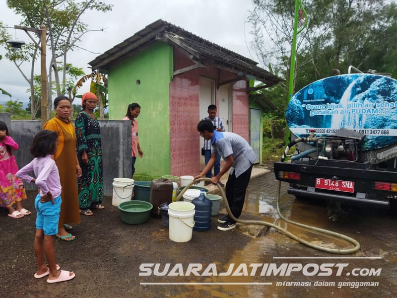 Pudam Banyuwangi Penuhi Kebutuhan Air Bersih Warga yang Terdampak Banjir