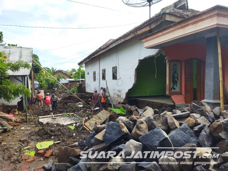 Pemkab Banyuwangi Bantu Perbaikan Rumah Warga yang Terdampak Banjir