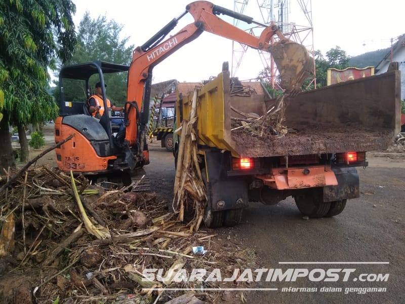 Pasca Banjir di Pujiharjo, PUBM Malang Gerak Cepat Turunkan Alat Berat Atasi Penumpukan Material Banjir