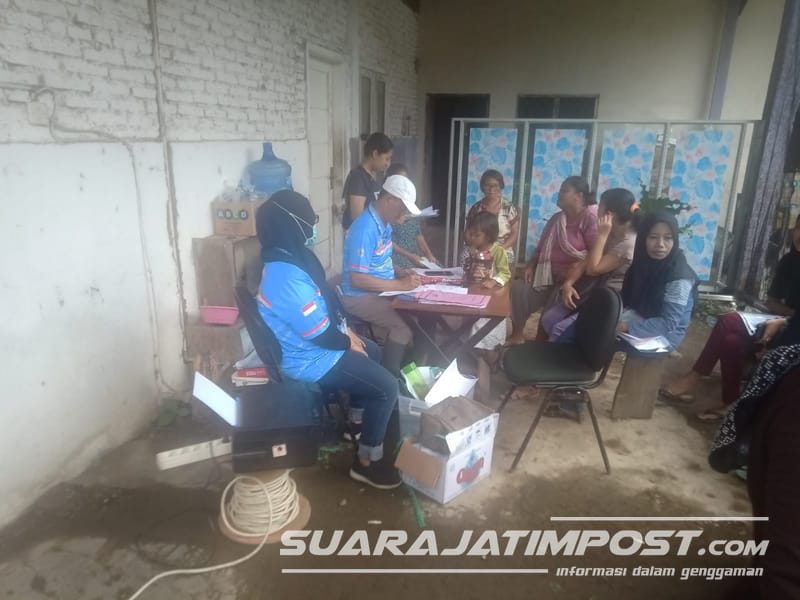 Disdukcapil Banyuwangi Jemput Bola Bantu Pemulihan Adminduk Korban Banjir Kalibaru