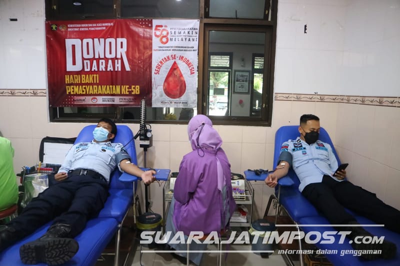 Hari Bakti Pemasyarakatan ke-58, Puluhan Petigas Lapas Mojokerto Ikut Donor Darah