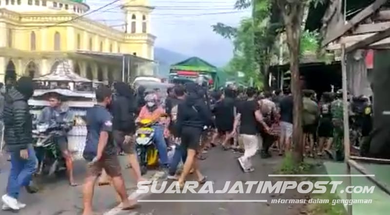 Bus Rombongan Suporter Asal Sleman Dilempar Batu Orang Tak Dikenal di Situbondo 