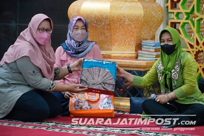 Safari Ramadan Subuh, Ning Ita Ajak Warga Bangga Gunakan Produk Lokal Mojokerto
