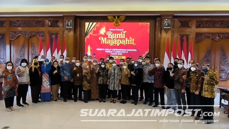 Sesi foto bersama peserta Diklat kepemimpinan nasional tingkat II angkatan VI