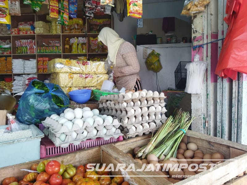 Ramai Hajatan Harga Telur di Pasar Banyuwangi Naik 