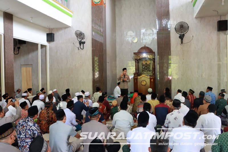 Safari Jumat, Kapolresta Mojokerto Sampaikan Tiga Pesan Kamtibmas di Masjid Darul Falah