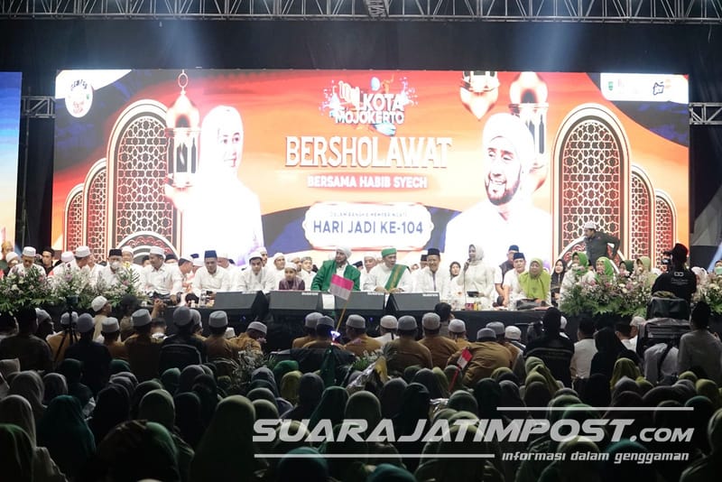Peringati Hari Jadi ke-104, Kota Mojokerto Bersholawat Bersama Habib Syech Dipadati Ribuan Orang