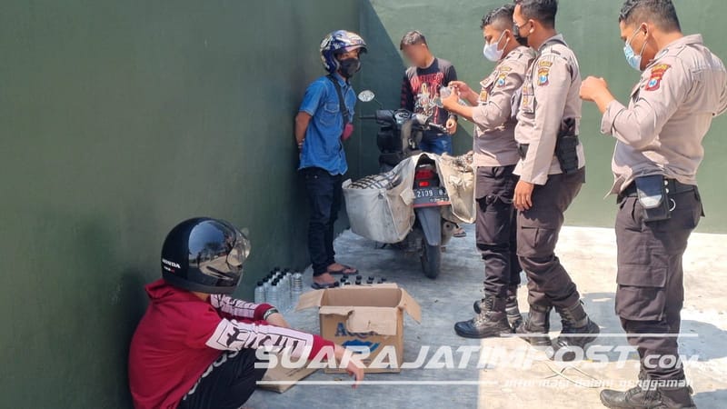 COD, 125 Botol Arak Bali Berhasil Diamankan Satsamapta Polres Mojokerto Kota