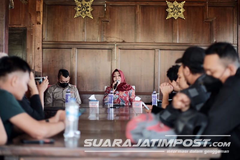 Diskusi Bupati Mojokerto dr Ikfina Fahmawati bersama wartawan