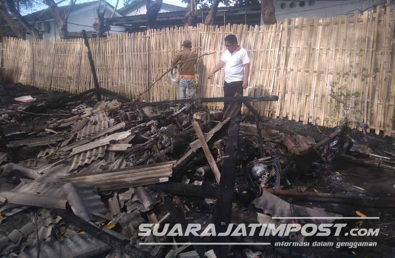 Diduga Dibakar OTK, Dua Warung dan 6 Unit Motor di Situbondo Hangus Dilalap Api