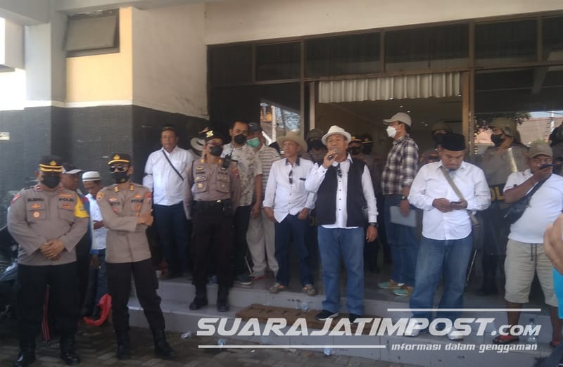 Ratusan Petani Situbondo Demo PG Asembagus, Tuntut Harga Tebu Naik  