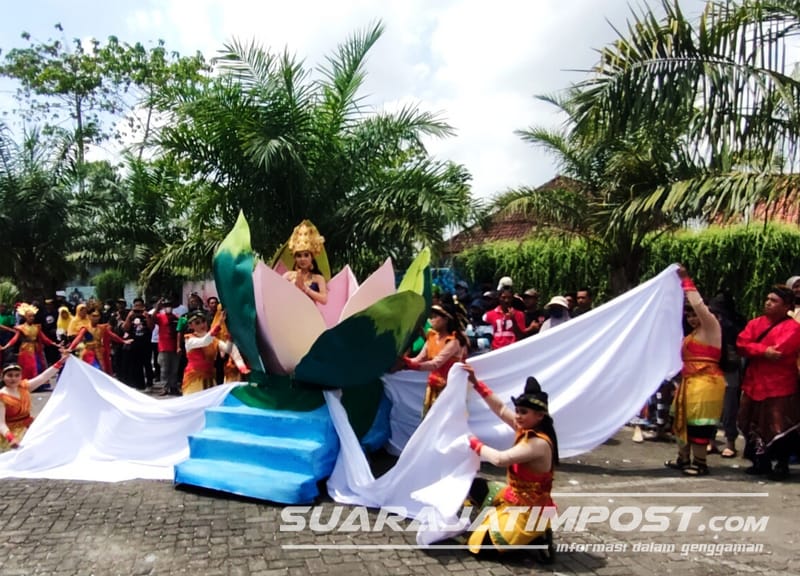 Angkat Tema Seni Budaya, Peserta Carnaval Kencong Tampilkan Cerita Rakyat
