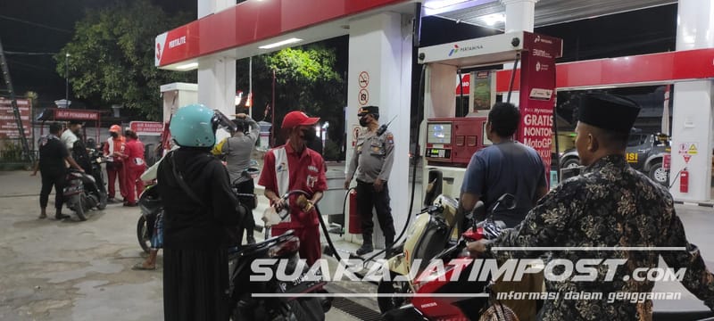 Harga BBM Naik, Polisi Lakukan Pengamanan SPBU di Situbondo