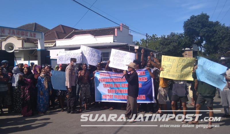 Warga Jangkar Situbondo Gelar Aksi Demo Turun Jalan, Tuntut Ganti Untung Pelebaran Jalan