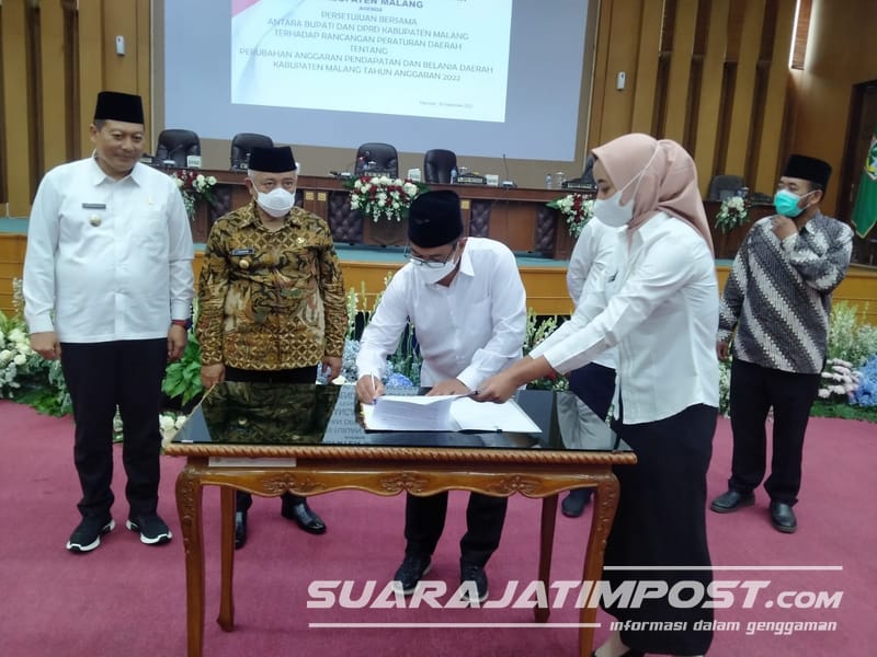 Persetujuan Bersama DPRD Dan Pemkab Malang Atas Reperda Tentang P-APBD Tahun Anggaran 2022