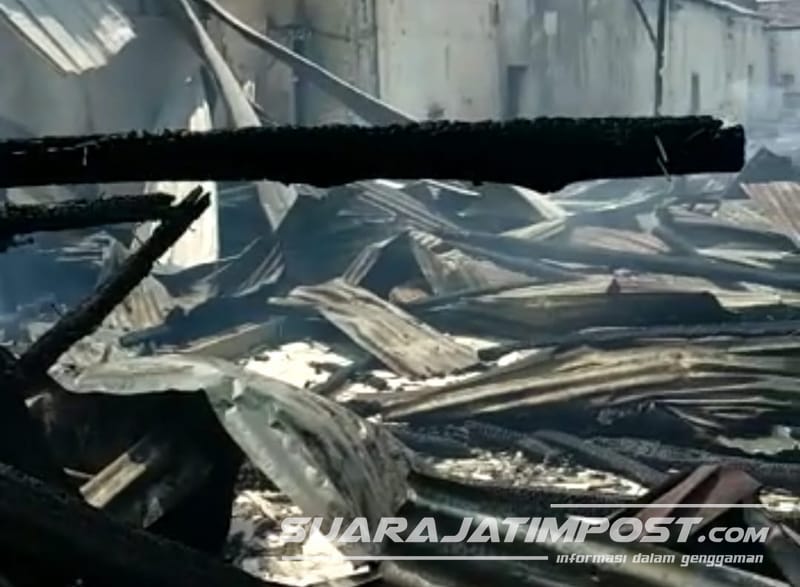 Diduga karena Percikan Api, Pabrik Meubel di Mojosari Dilalap 'Si Jago Merah'