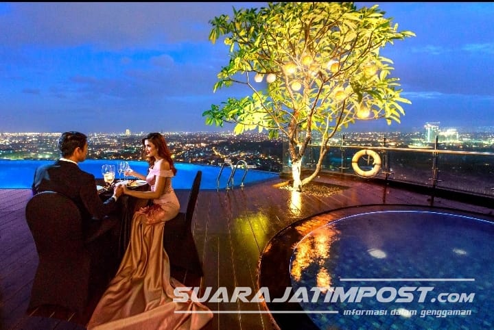Panorama Kota Pahlawan Siap Dipandang Nikmati Pecinta Suasana Romantis Valentine's Day di Rooftop Ciputra Hotel