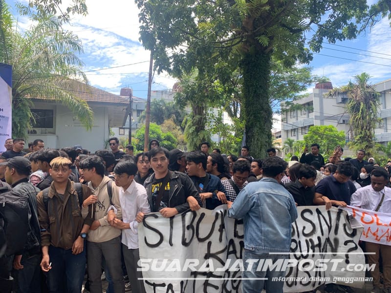 Demonstrasi Warnai Pemberian Gelar Honoris Causa Erick Thohir di UB