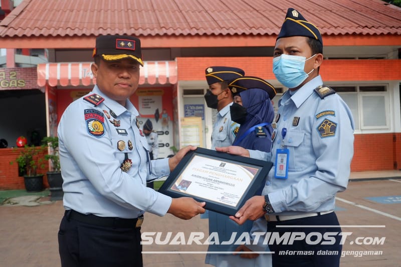 Reward dan Punishment, Kalapas Mojokerto Beri Penghargaan untuk Pegawai Teladan