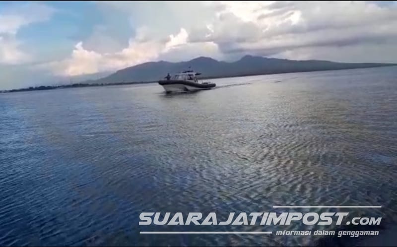 Penumpang Kapal Penyeberangan Ceburkan Diri ke Selat Bali