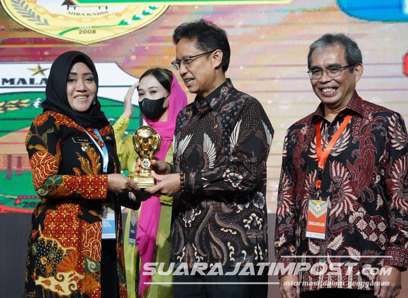Pemkab Mojokerto Dapat UHC Award 2023 di Jakarta