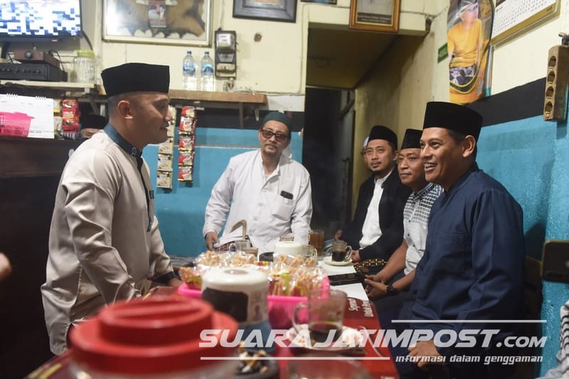 Wali Kota Kediri menghadiri Majelis Khotmil Quran Keliling di Masjid Auliya, Setonogedong Kota Kediri, Minggu (4/9/2023).(Diskominfo Kota Kediri for SJP)