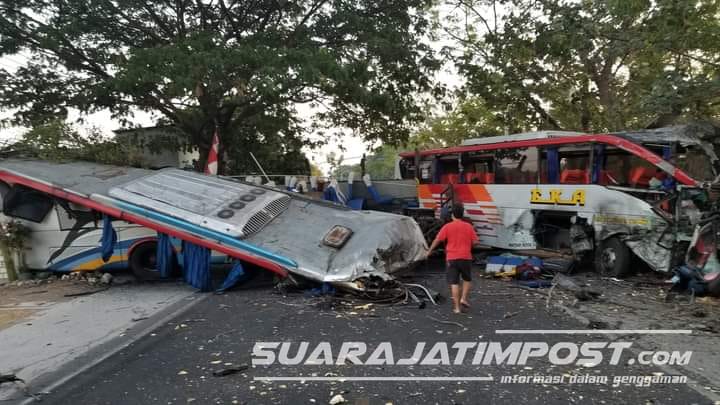 Dua Bus Adu Banteng di Ngawi, 4 Tewas
